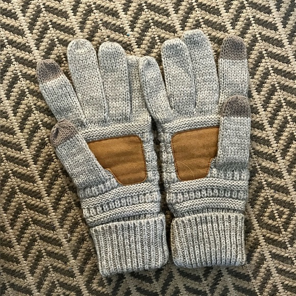 NWT- C.C cable knit pom beanie and gloves - Picture 5 of 6
